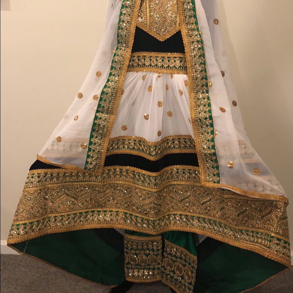 Traditional Dress - Picture 2 of 2